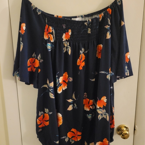 Size 3x/4x Off the Shoulder Top - Picture 2 of 2
